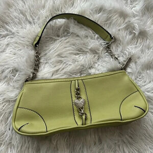 Beautiful green shoulder bag this kind is trending now and has good quality